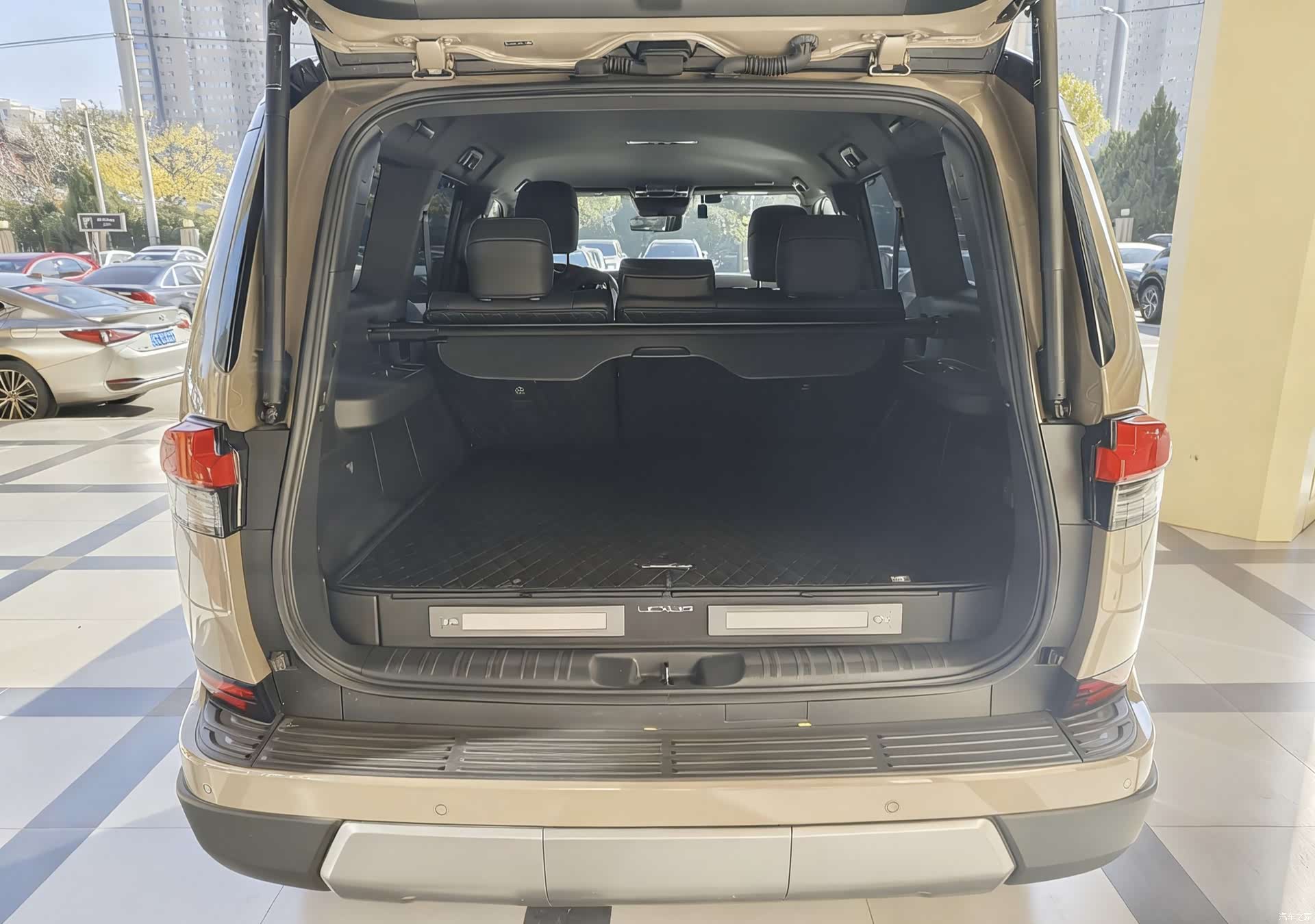 Lexus GX, 2025 6