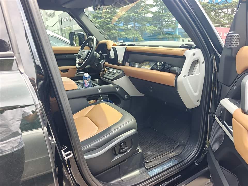 Land Rover guard