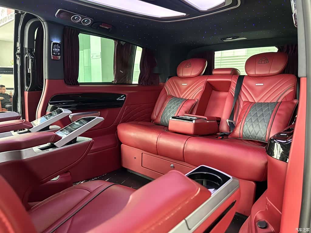 Mercedes-Benz 7, 2023 19