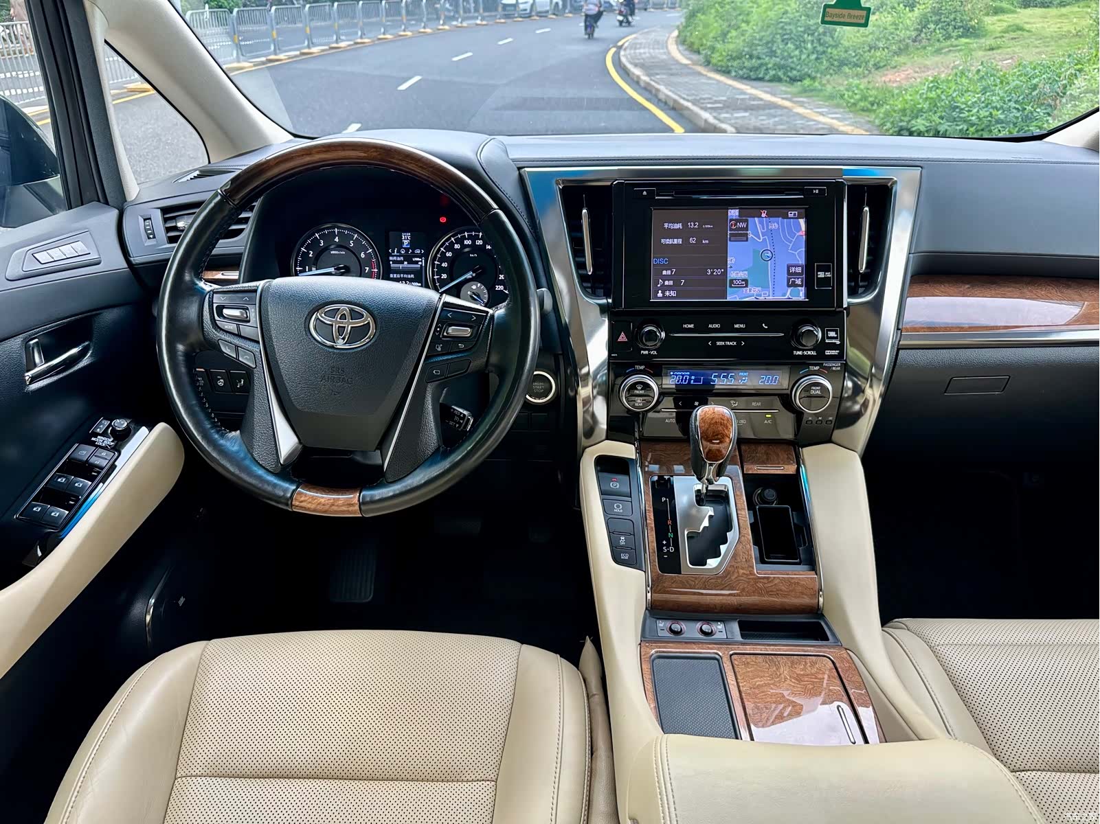 Toyota Alphard, 2018 9