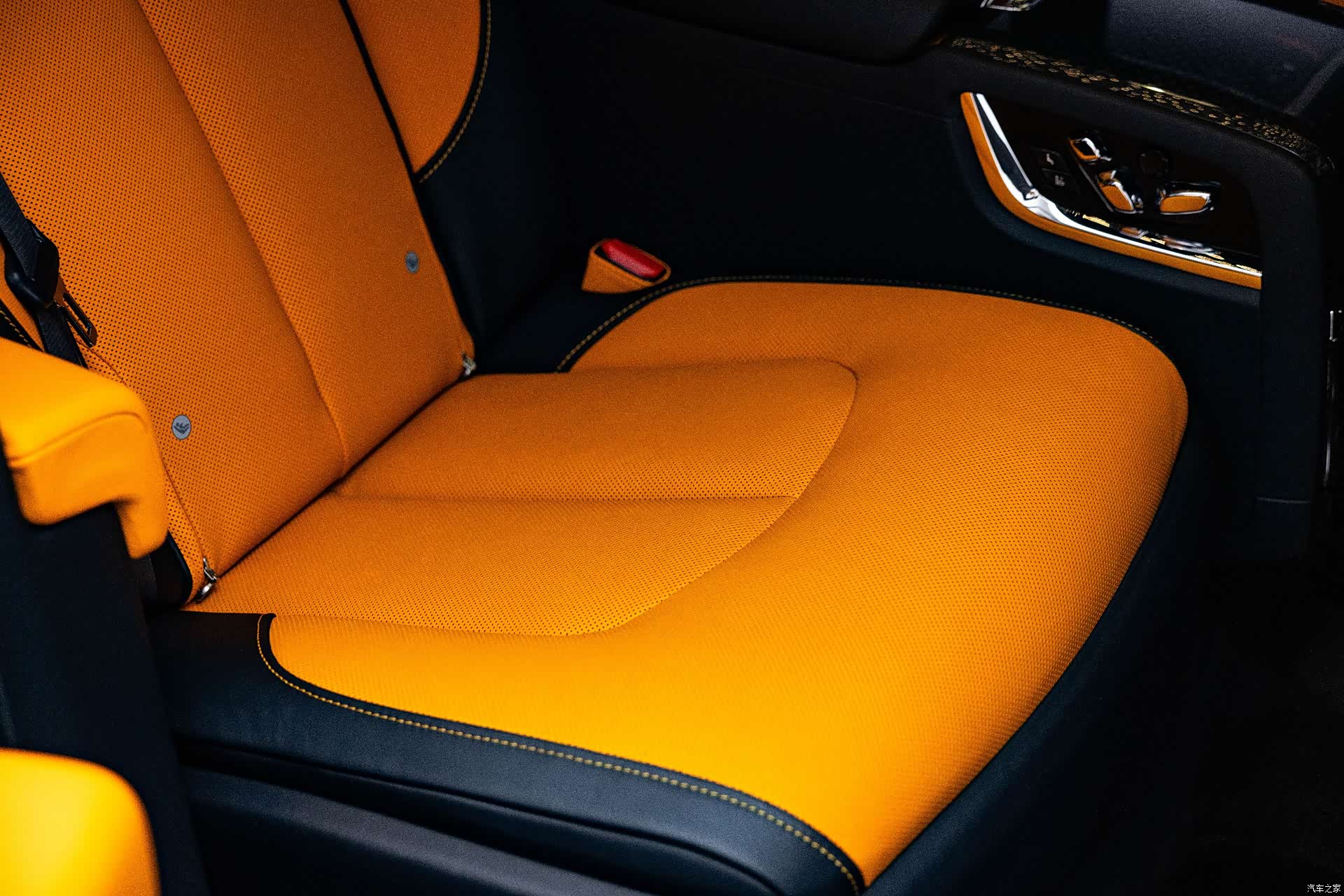 Rolls-Royce Cullinan, 2026 25