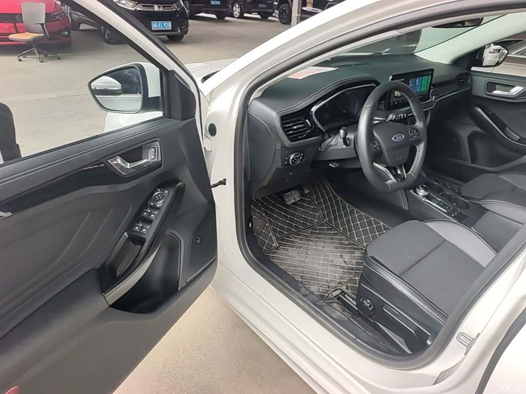 Ford Focus, 2022 16