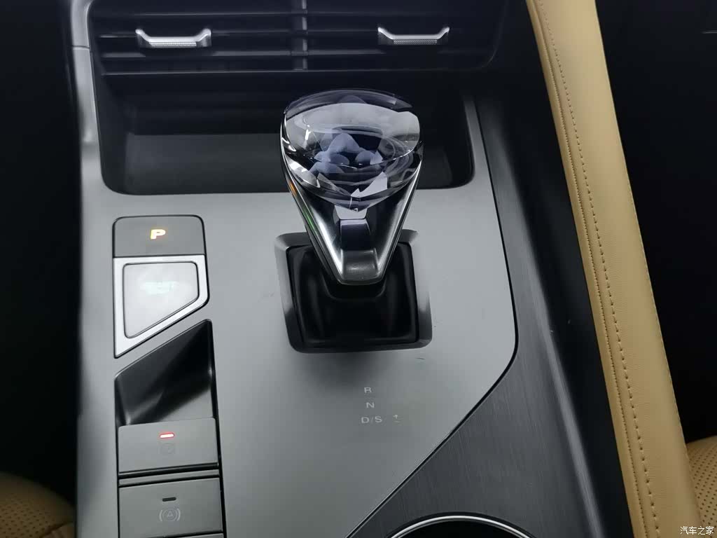 Roewe RX5, 2022 13