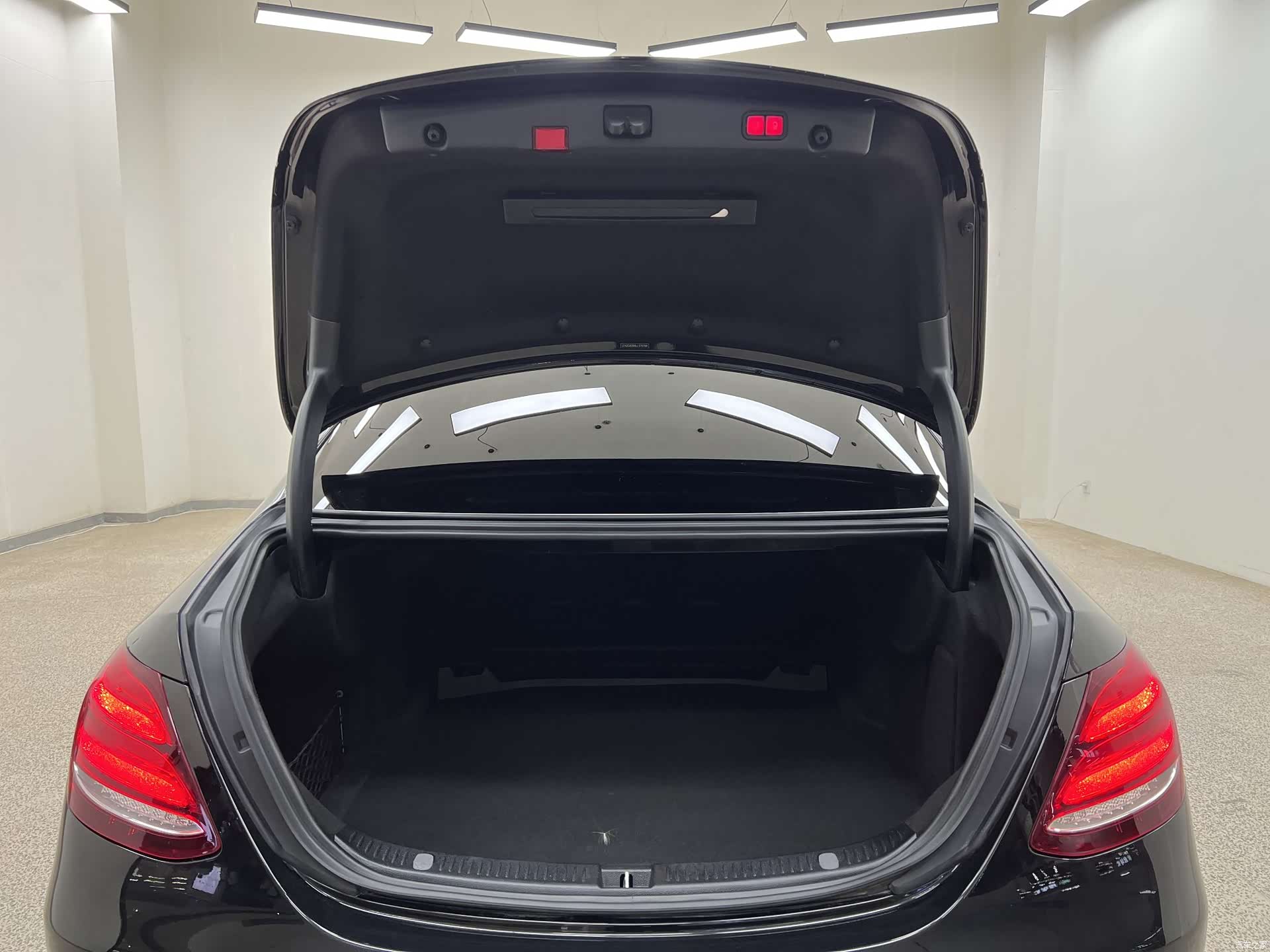 Mercedes-Benz E-Class, 2020 32