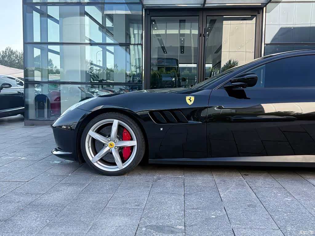 Ferrari GTC4Lus, 2019 все фото