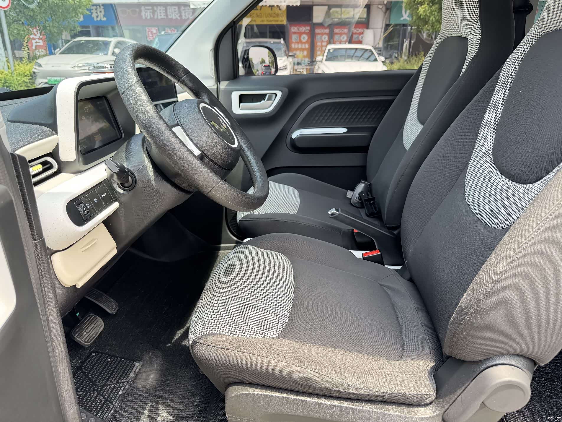 Wuling MINIEV, 2024 4