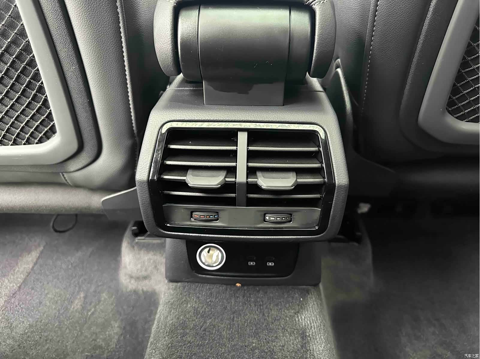 Audi Q3, 2023 13