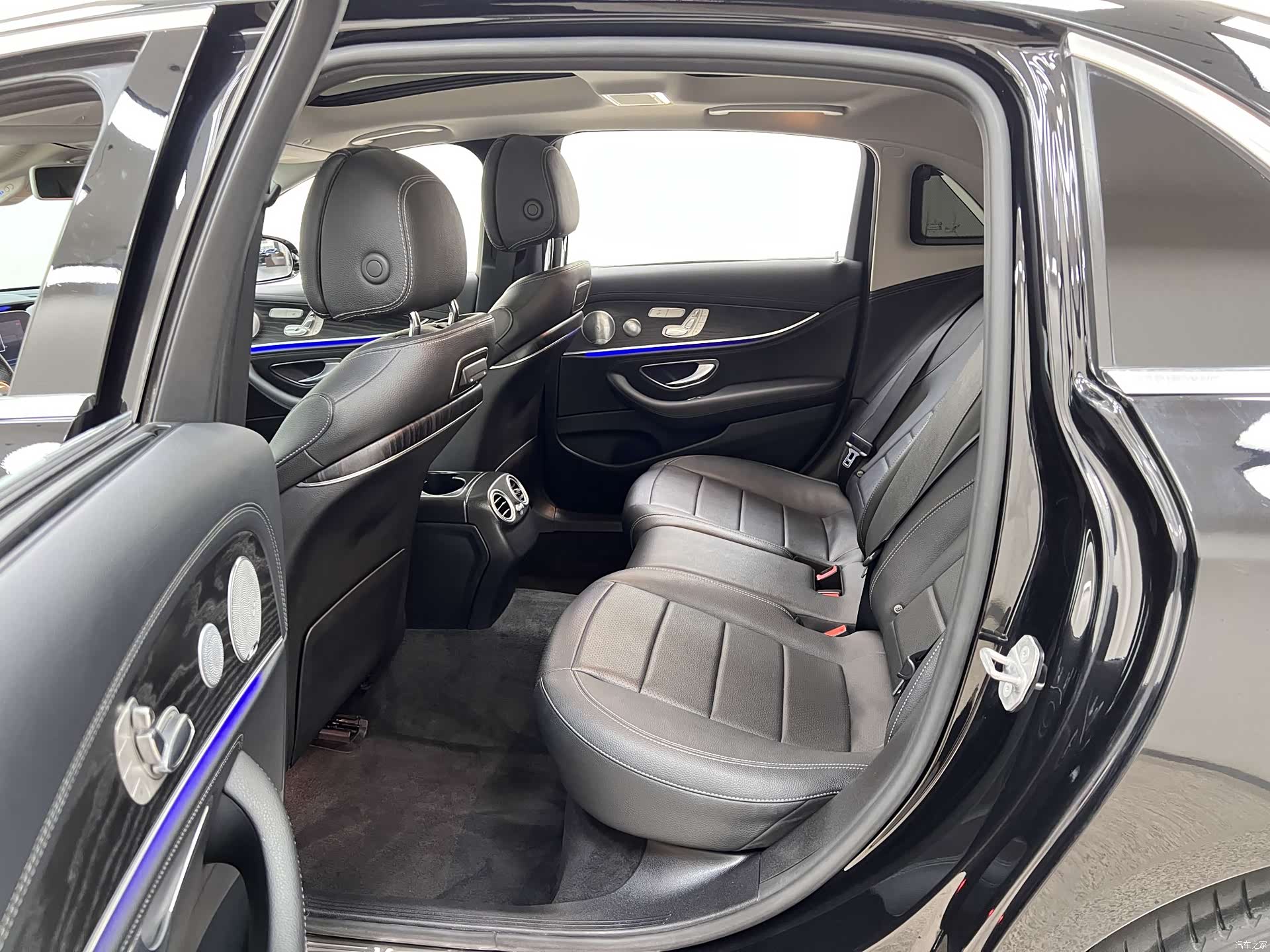 Mercedes-Benz E-Class, 2020 14