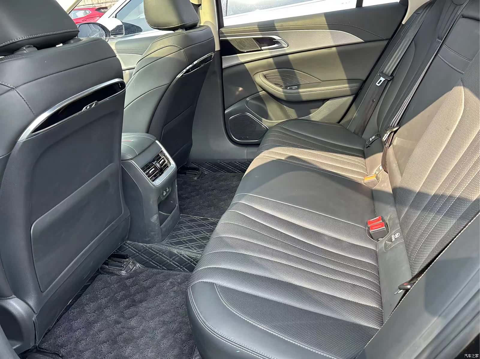 Hongqi H5, 2022 10