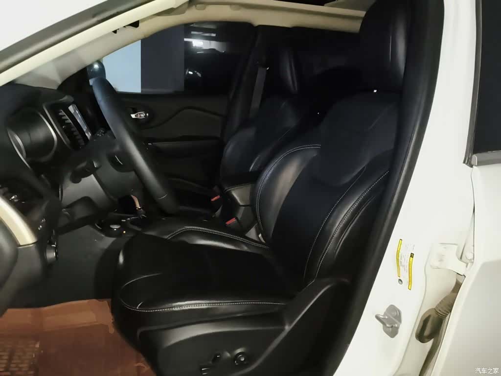Jeep Cherokee, 2015 16