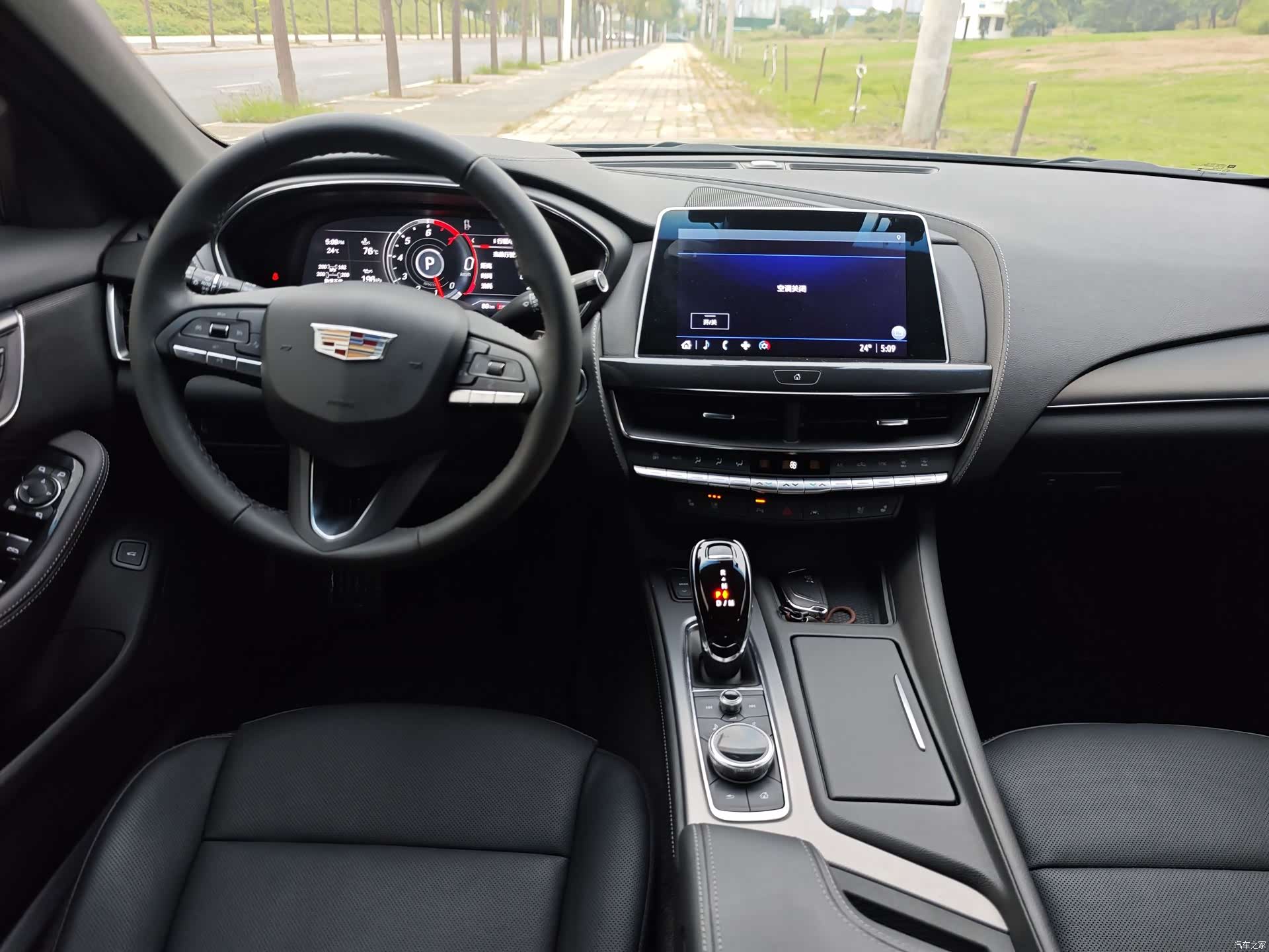 Cadillac CT5, 2023 25