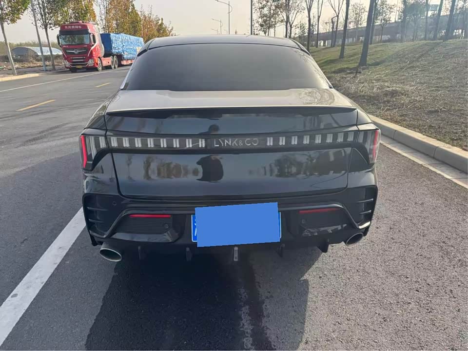 Lynk & Co 03