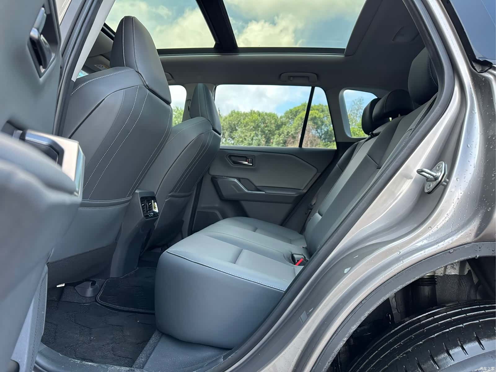 Toyota RAV4, 2026 14