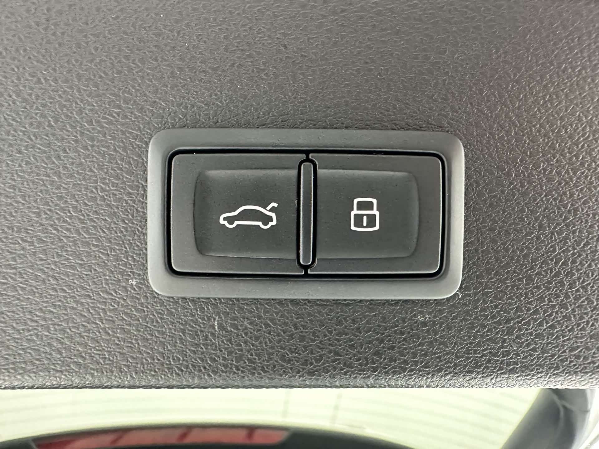 Audi Q2L, 2023 17
