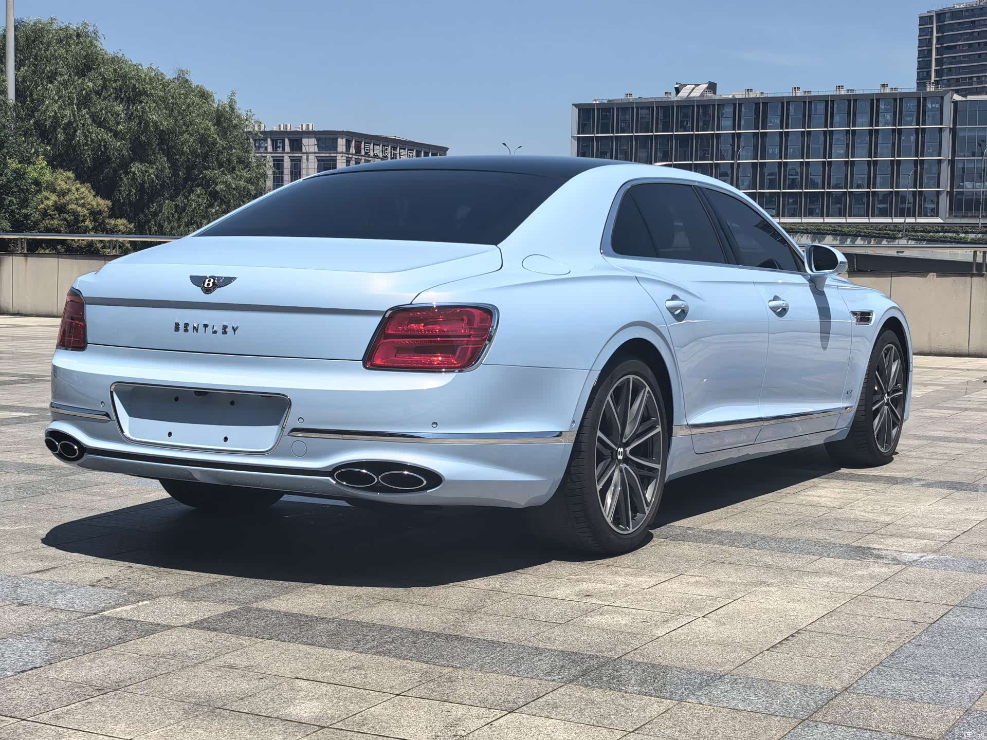 Bentley Flying Spur, 2023 6