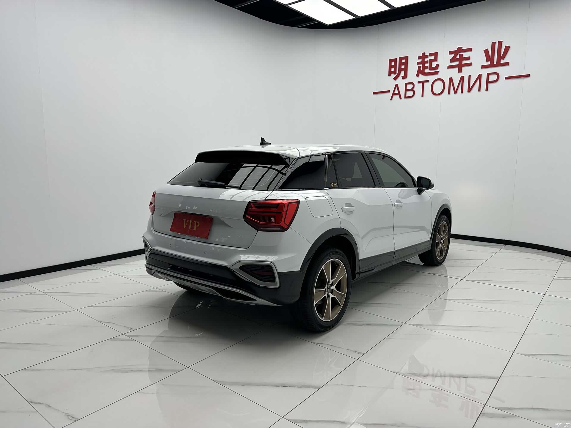 Audi Q2L, 2023 9