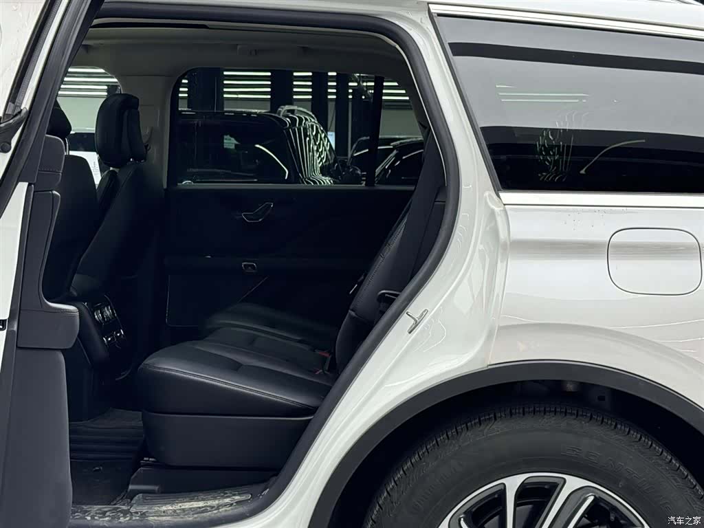 Lincoln Aviator, 2023 7