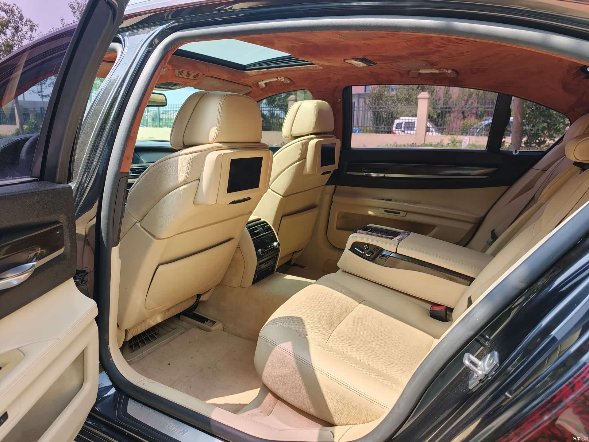BMW 7 Series, 2011 9