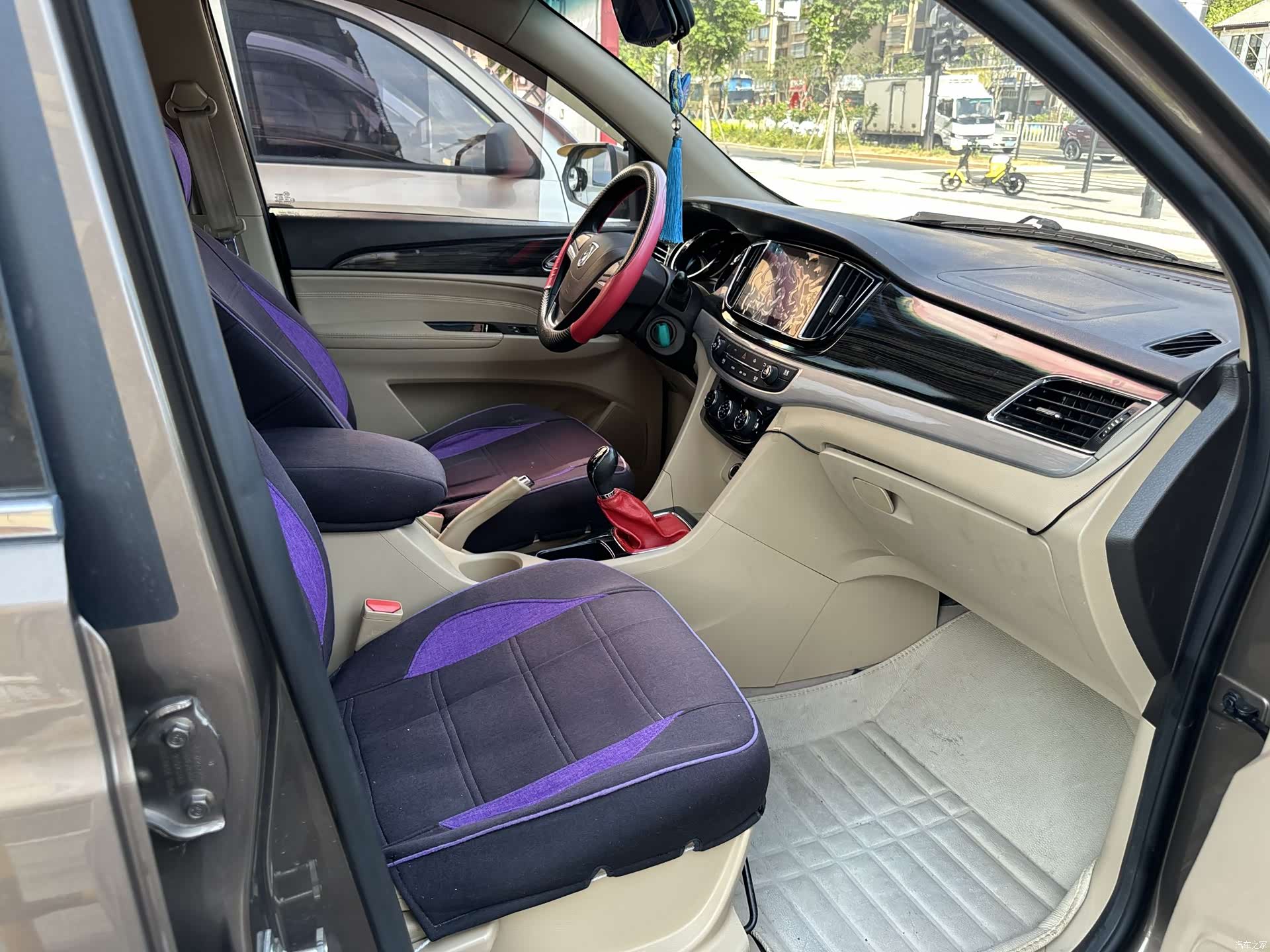 Wuling 730, 2017 11