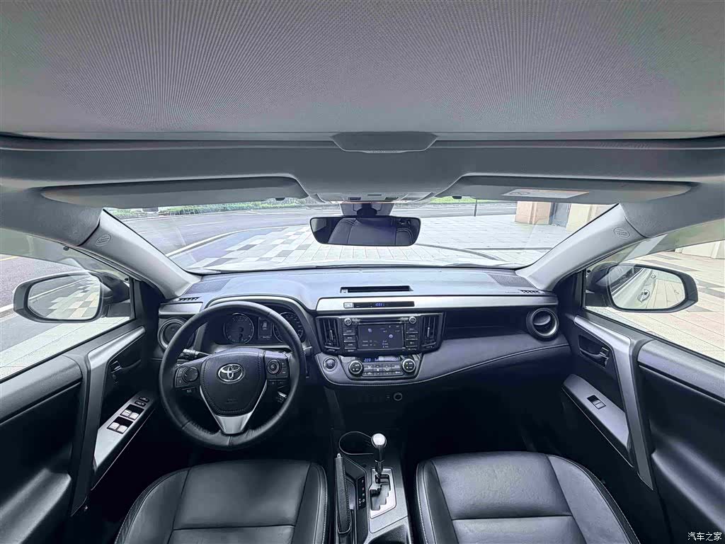 Toyota RAV4, 2016 все фото