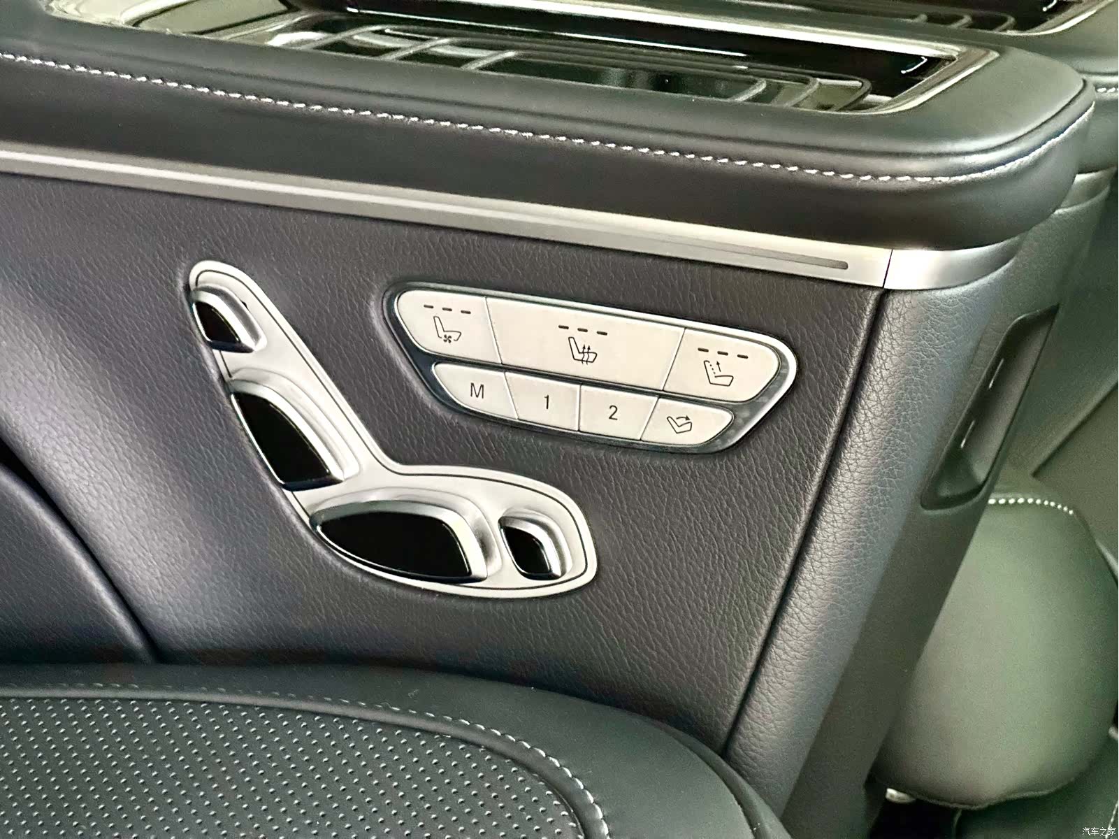 Mercedes-Benz V-Class, 2024 23