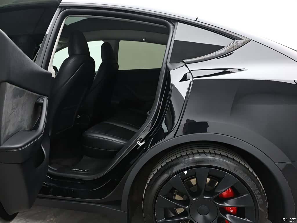 Tesla Model Y, 2023 14