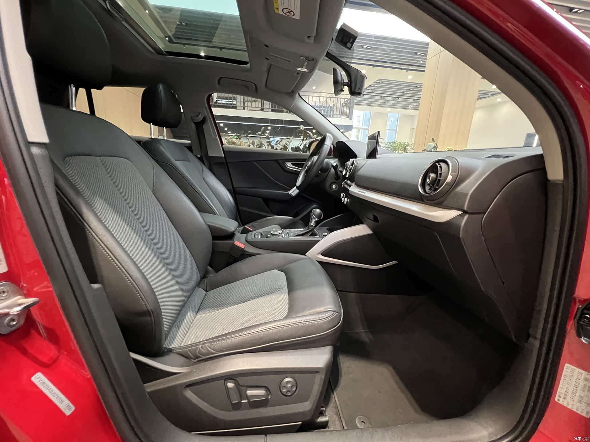 Audi Q2L, 2019 8
