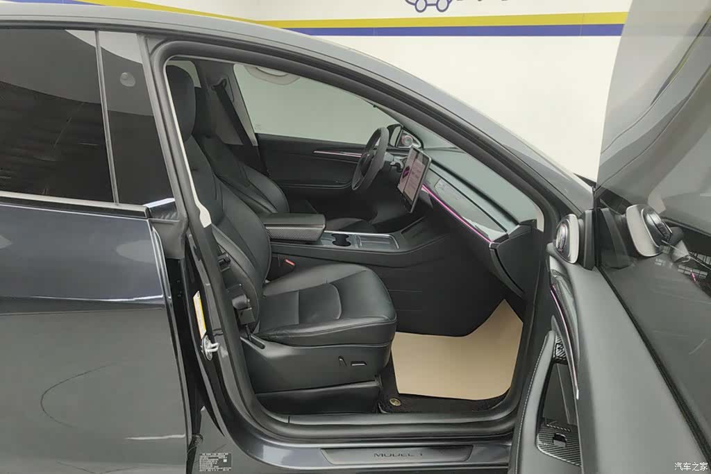 Tesla Model Y, 2024 8