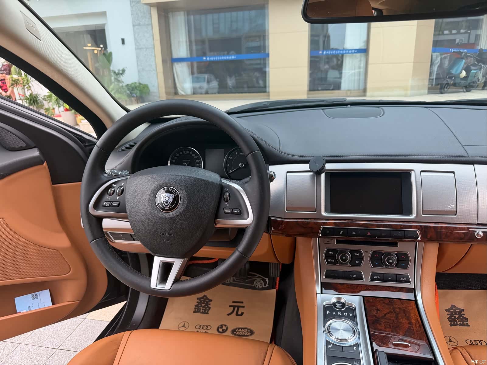 Jaguar XF, 2015 14
