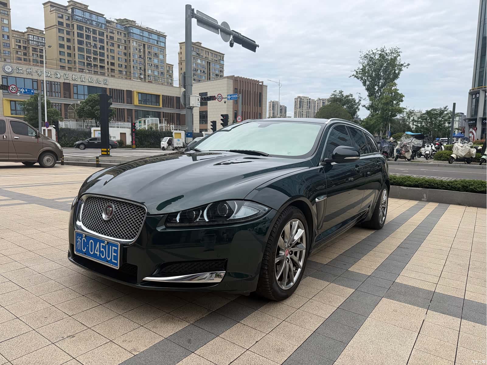 Jaguar XF