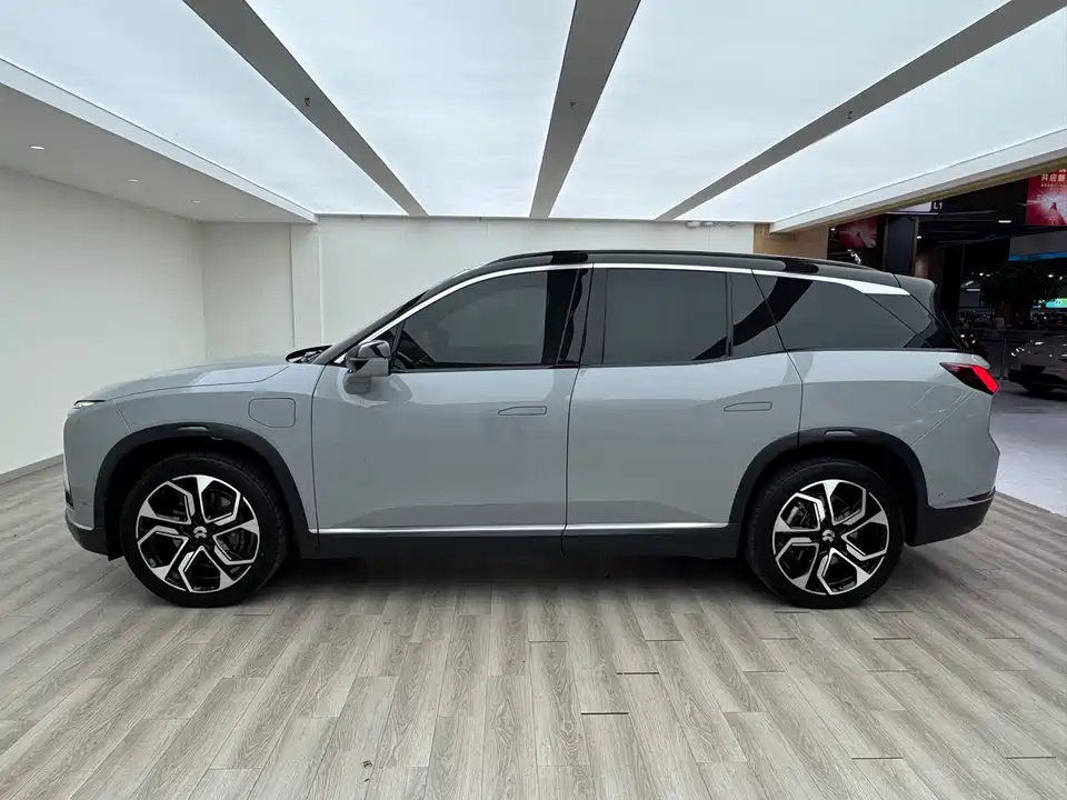 NIO ES8