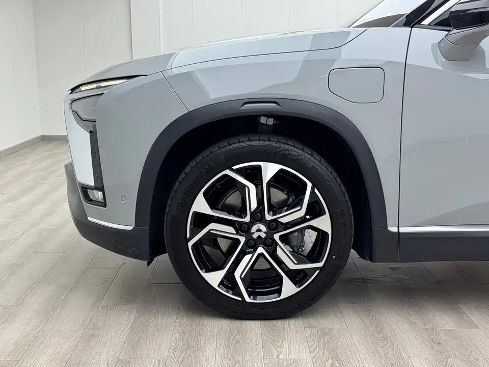 NIO ES8