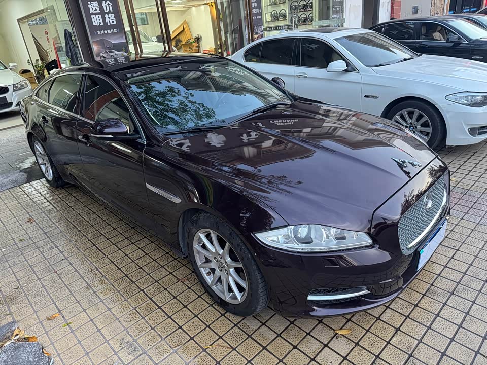 Jaguar XJ