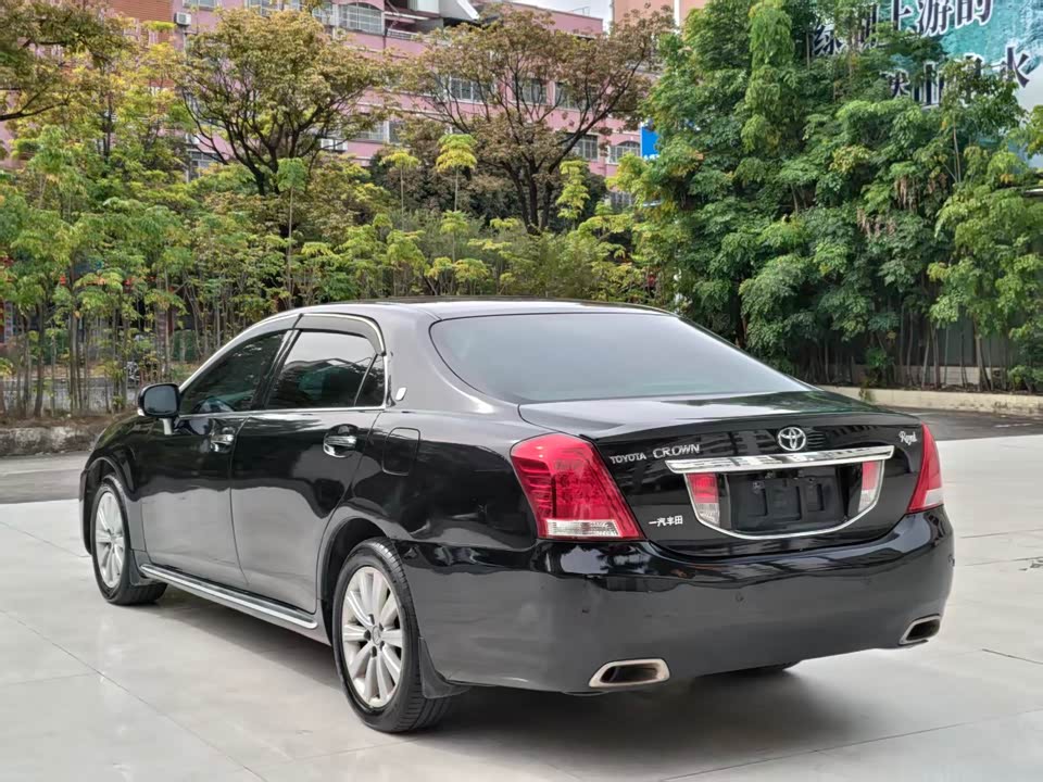Toyota crown