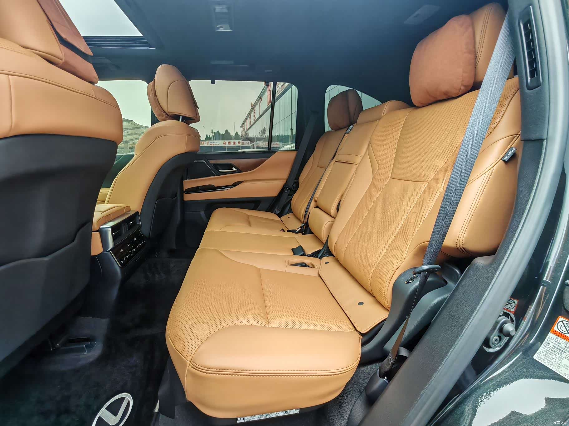 Lexus LX, 2025 13