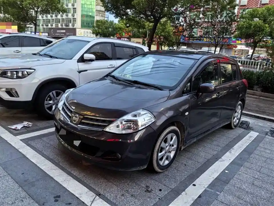 Nissan TIIDA