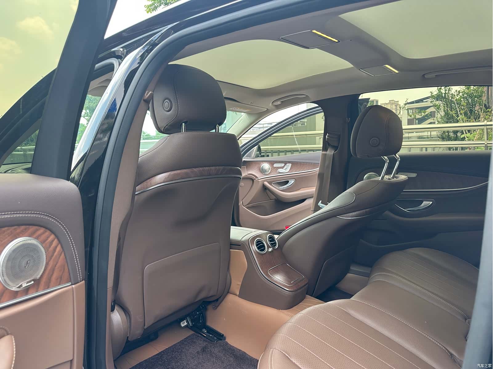 Mercedes-Benz E-Class, 2023 8