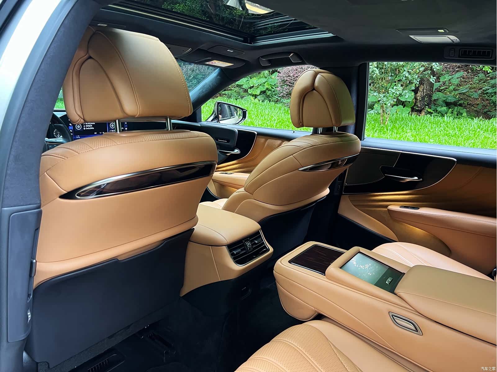 Lexus LS, 2022 14