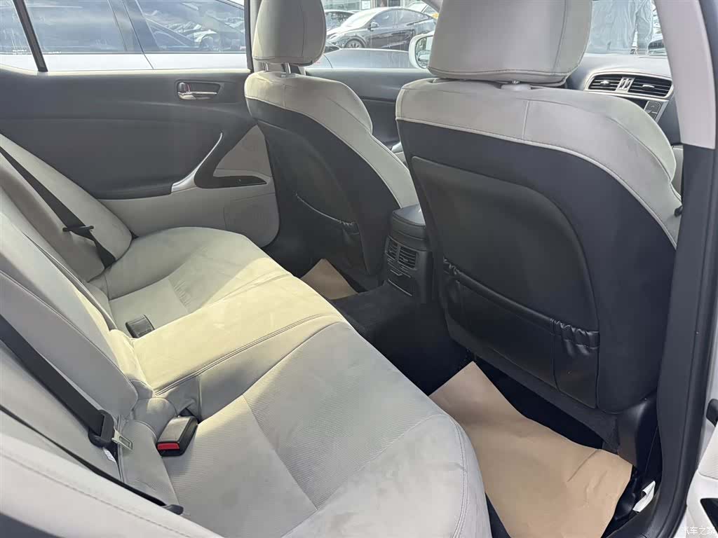 Lexus IS, 2011 9