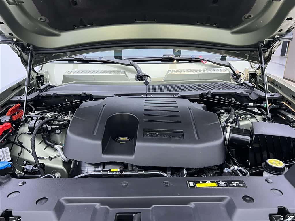 Land Rover Defender, 2025 8