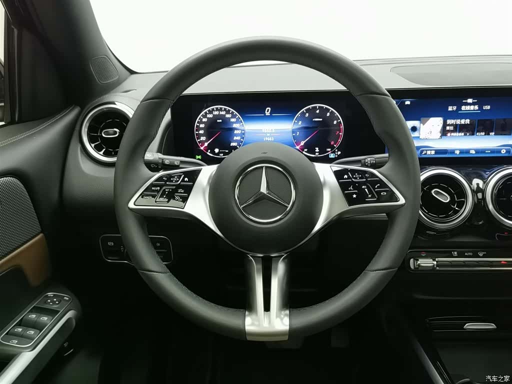 Mercedes-Benz GLB, 2024 11