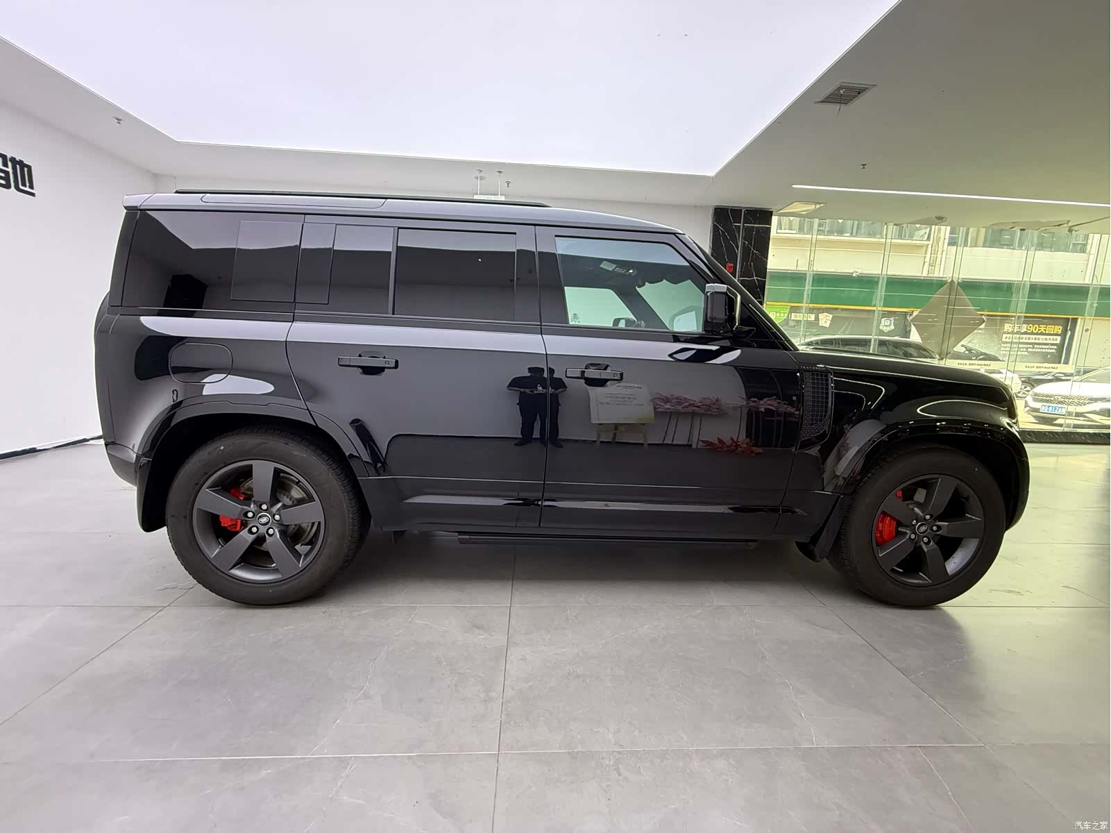 Land Rover Defender, 2026 6