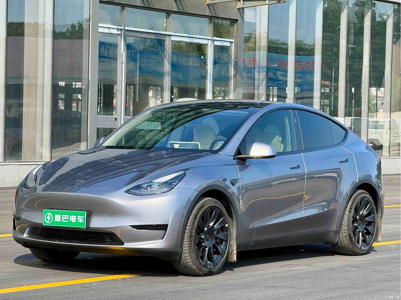 Tesla Model Y, 2024 1