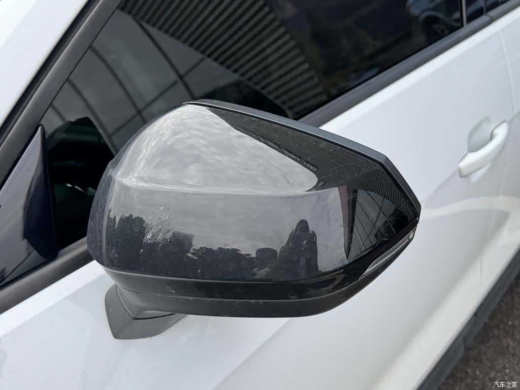 Audi Q2L, 2020 11