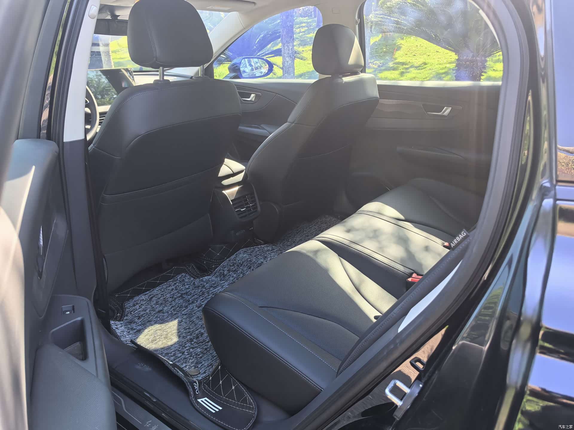 Hongqi QM5, 2023 10