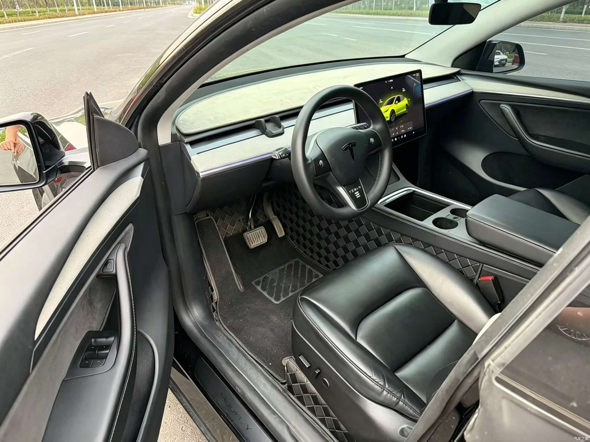 Tesla Model Y, 2023 3