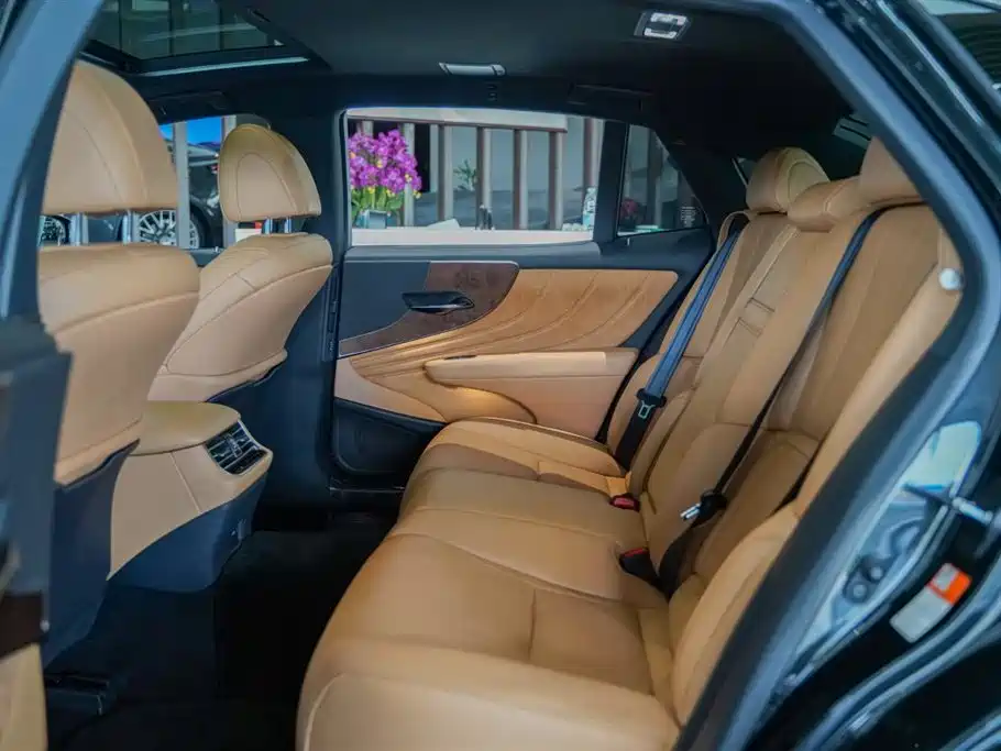 Lexus LS