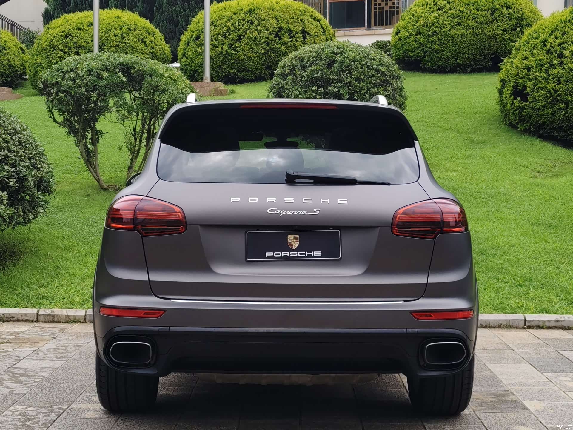 Cayenne Platinum, 2017 10