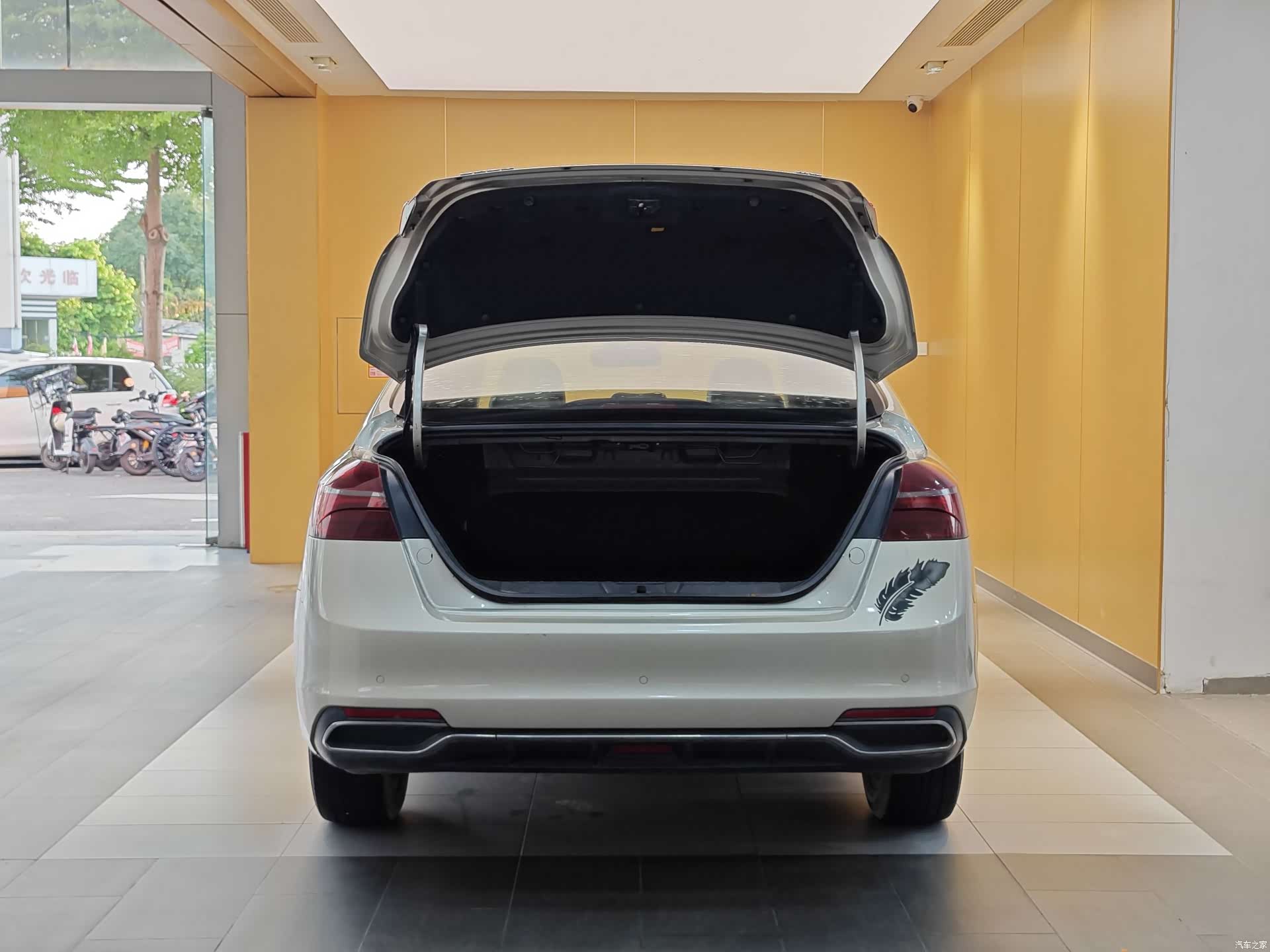 Geely Emgrand, 2021 26