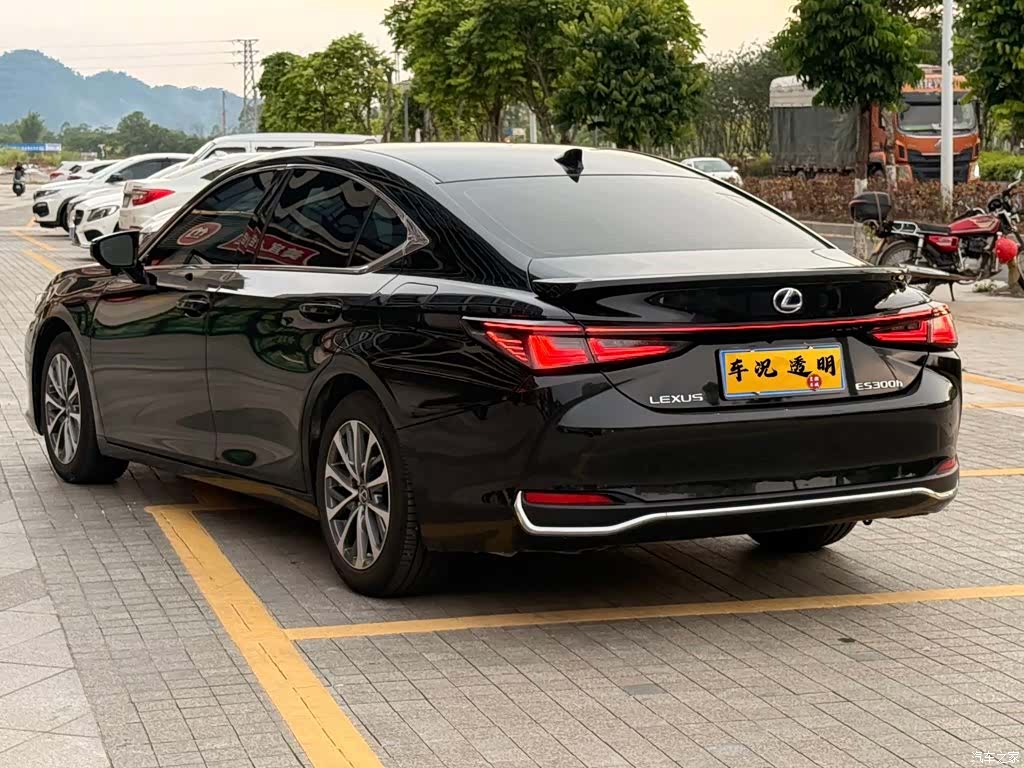 Lexus ES, 2025 8